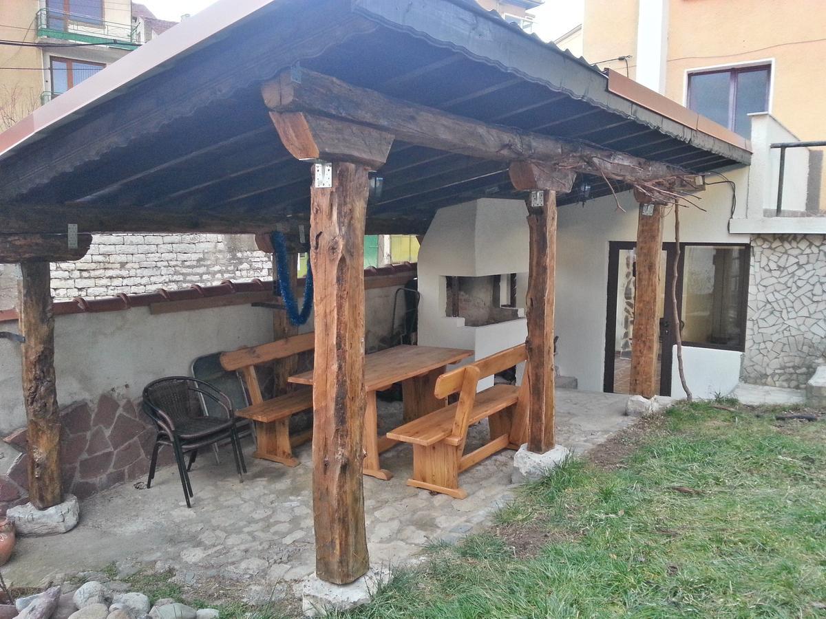 Guest House Bedrock Belogradchik Bagian luar foto