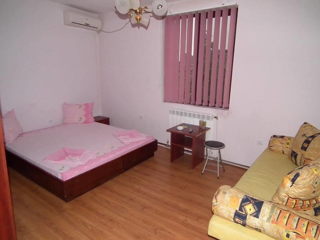 Guest House Bedrock Belogradchik Bagian luar foto