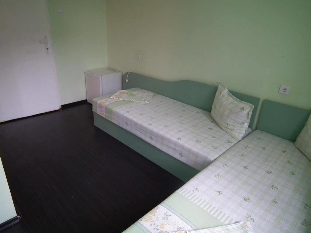 Guest House Bedrock Belogradchik Bagian luar foto